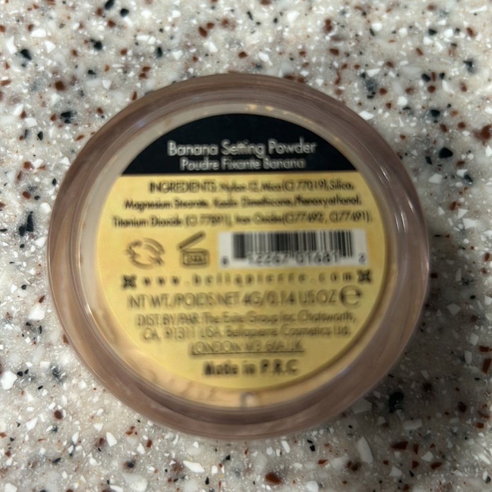 π Banana Setting Powder - Picture 2 of 2